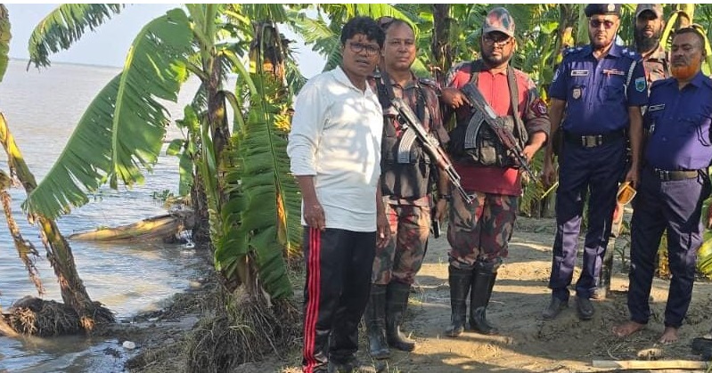 চাঁপাইনবাবগঞ্জে পদ্মা নদীতে অজ্ঞাত যুবকের  অর্ধগলিত ভাসমান মরদেহ  উদ্ধার